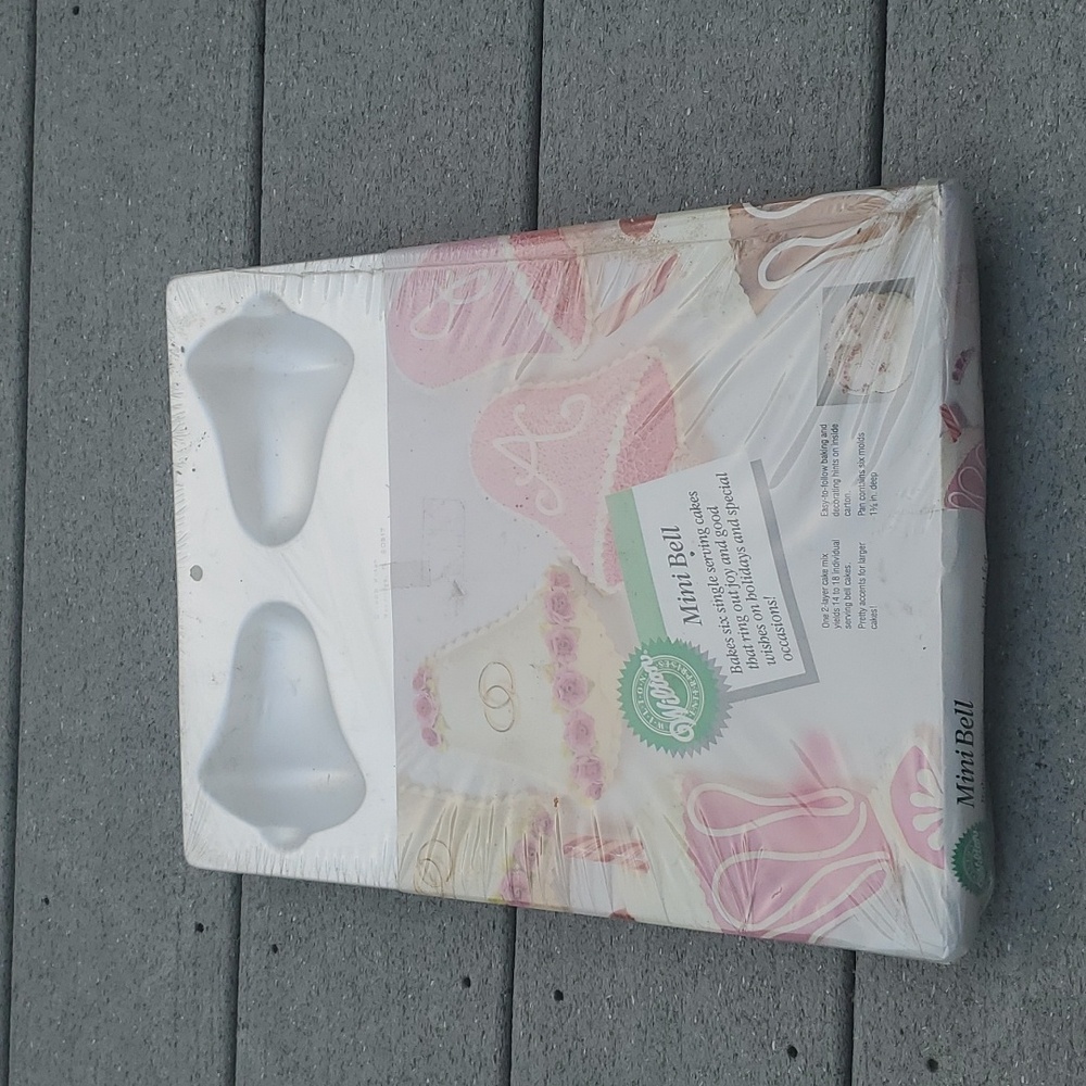 NWT Vintage Wilton Mini Bell Cake Pan 6 Molds